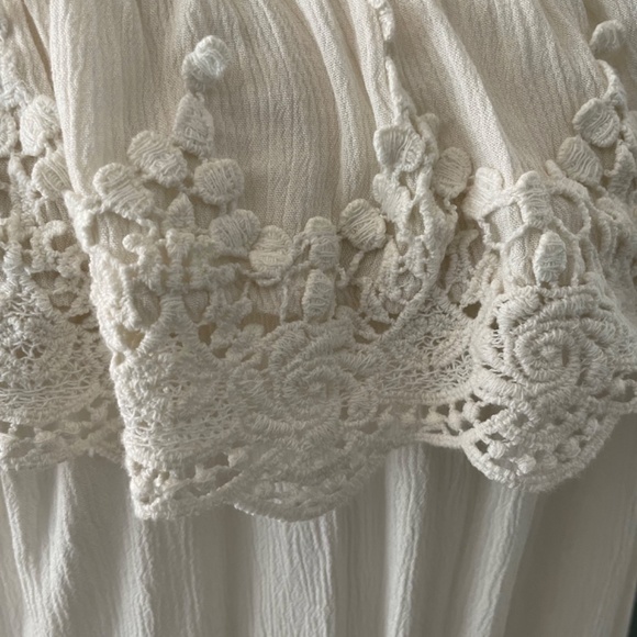 Off shoulder Ruffle Top - Picture 2 of 6